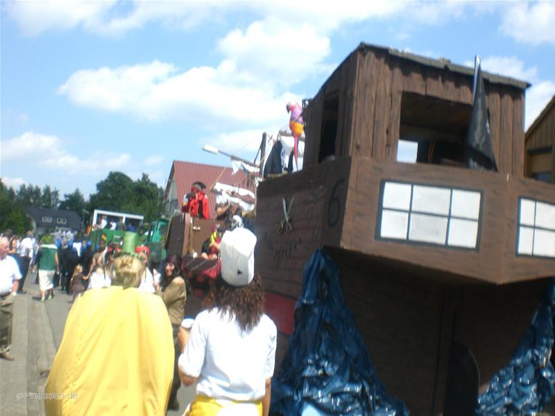 Schützenfest-Montag Bunter Umzug – Bild 32 von 146