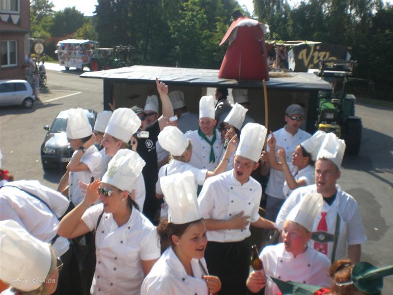Schützenfest-Montag Bunter Umzug – Bild 1 von 146