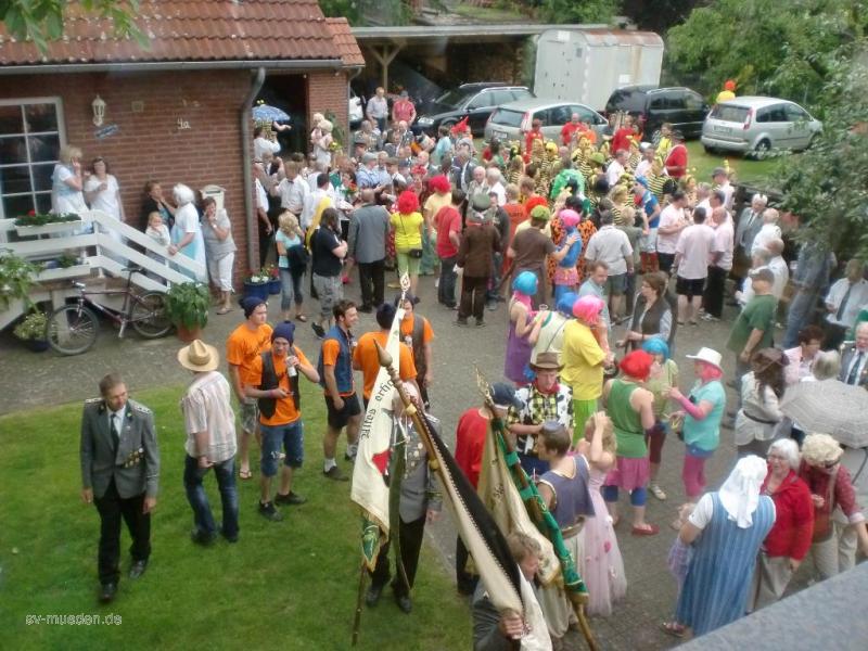 Schützenfest 2012 Montag Bunter Umzug – Bild 257 von 259