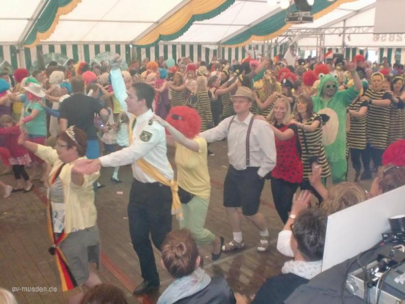 Schützenfest 2012 Montag Bunter Umzug – Bild 88 von 259