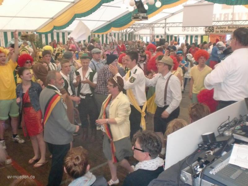 Schützenfest 2012 Montag Bunter Umzug – Bild 80 von 259